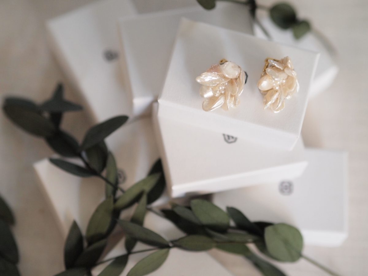 コサージュの代わりにHAMAYAのパールブローチを。 長月 NAGATSUKI 岐阜県各務原市の夫婦ユニット